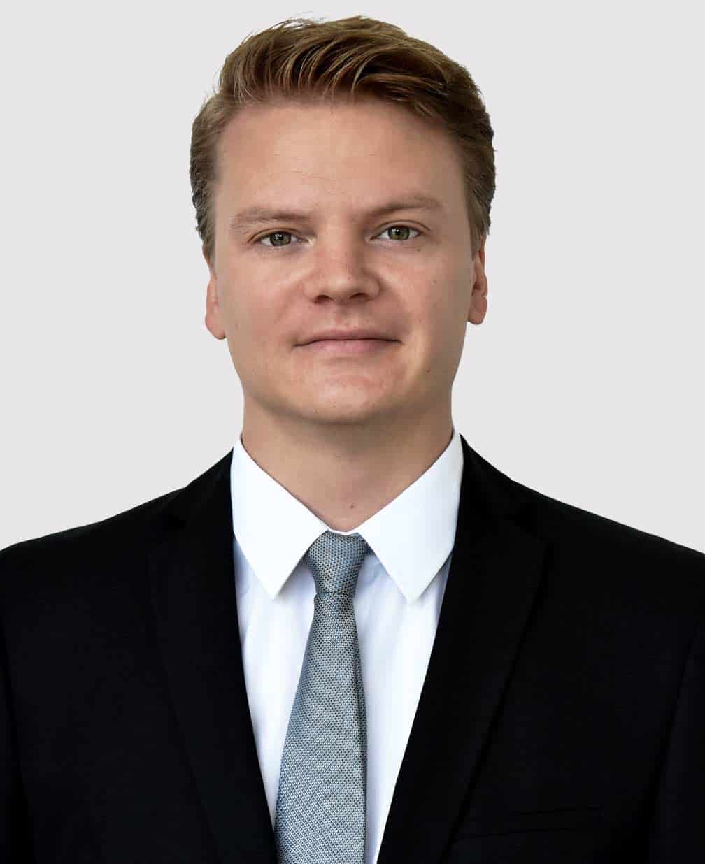 Manuel Schöfer ist Associate im Bereich Gesellschaftsrecht/M&A